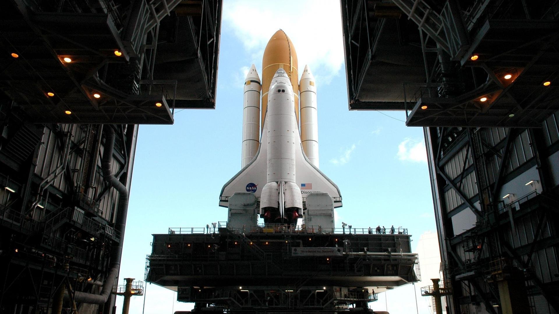 雷火电竞合作-当探戈与铁血在伯纳乌交汇，本泽马，照亮虚构战场的真实王者